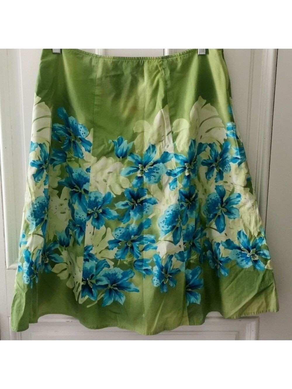 Floral Nygard collection A Line cottagecore skirt. Size 8 petite. EUC